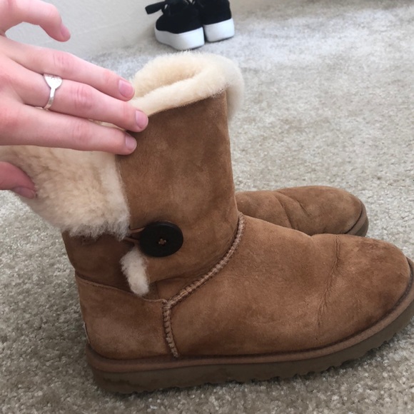 UGGs chestnut bailey button - Picture 4 of 5